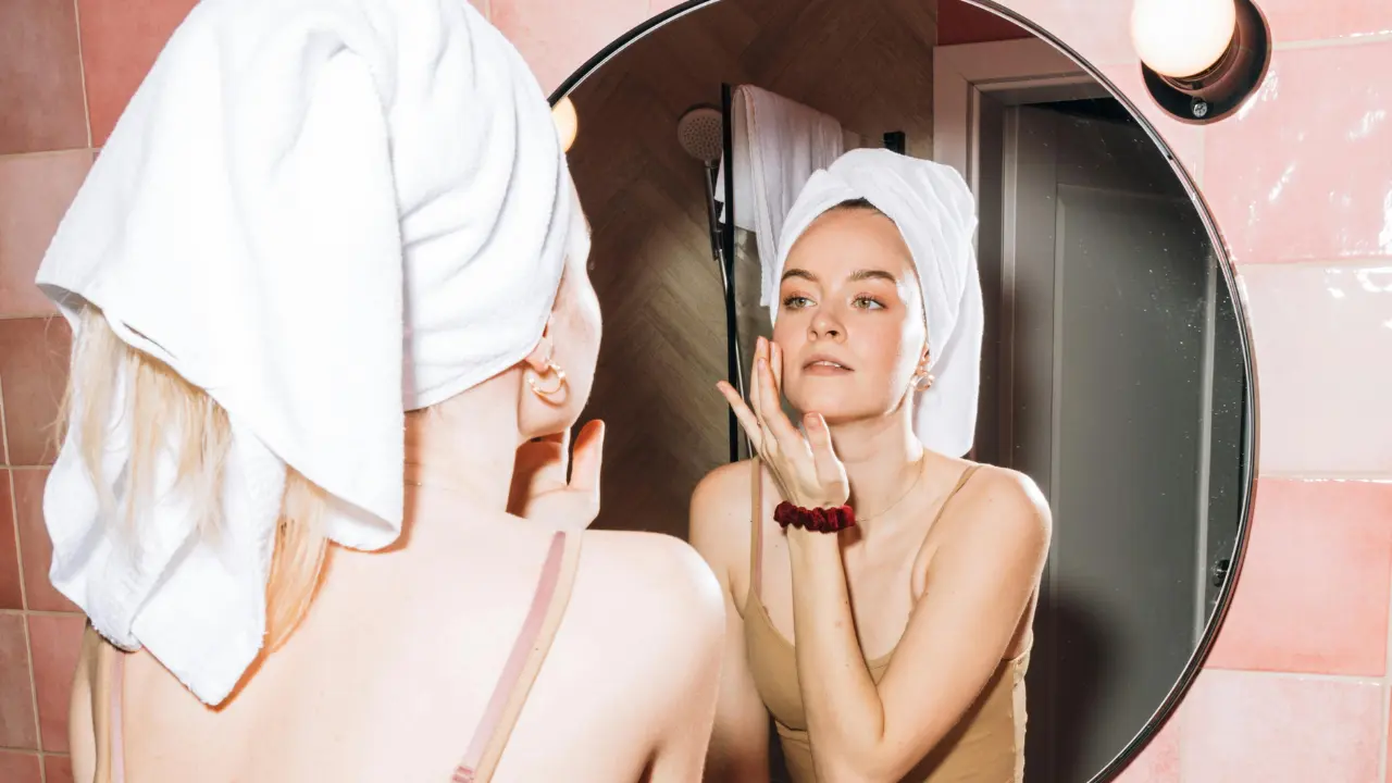 Aplicar retinol à noite