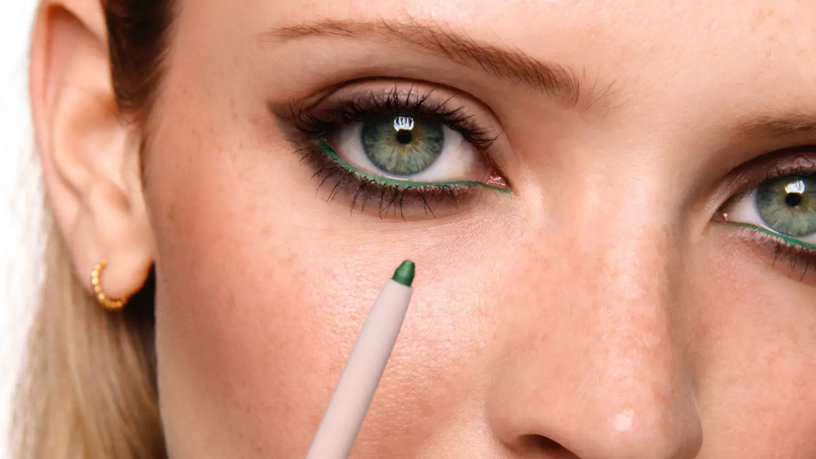 Eyeliner verde-esmeralda