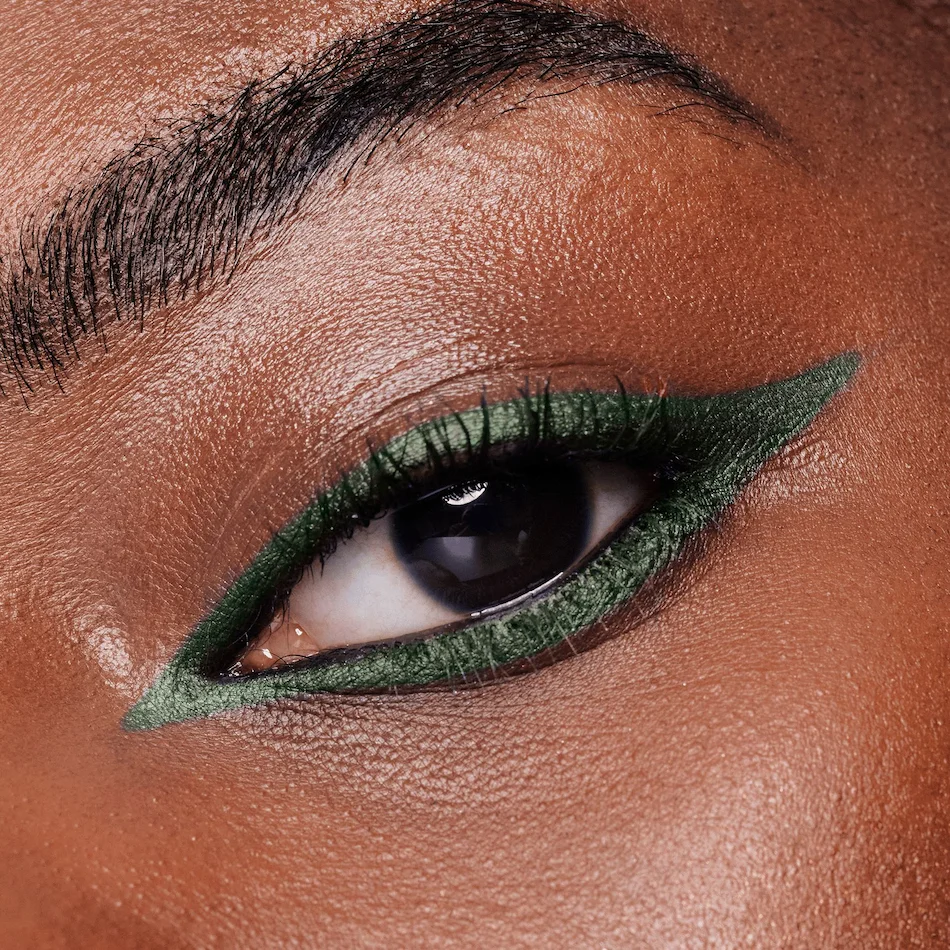 Não é preciso dominar o cat eye para brilhar