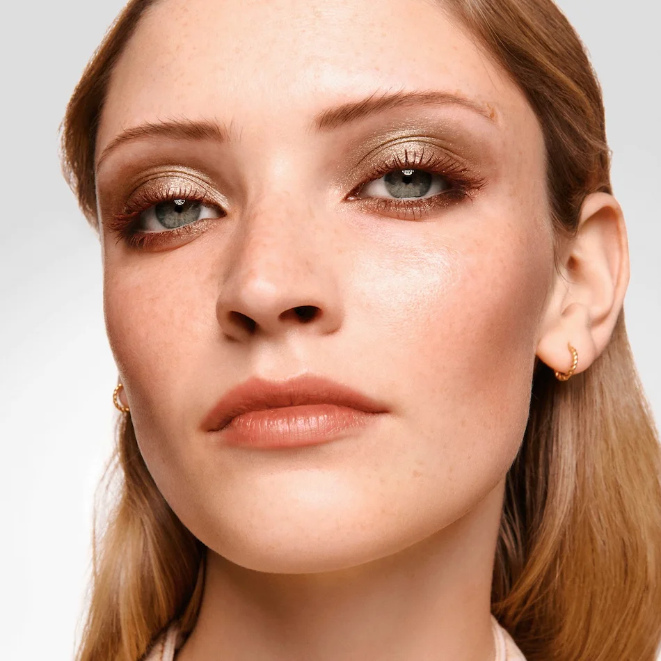 Look da capa do Catálogo 13 da Oriflame