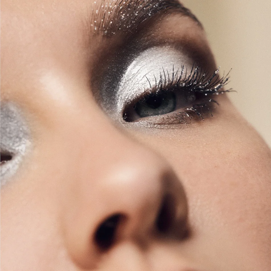 Como se usa este topper de brilho prateado