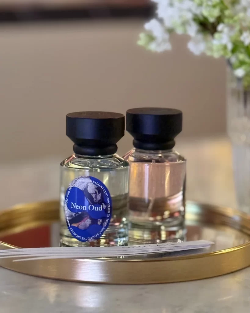 Neon Oud é o lado mais evidente dessa liberdade