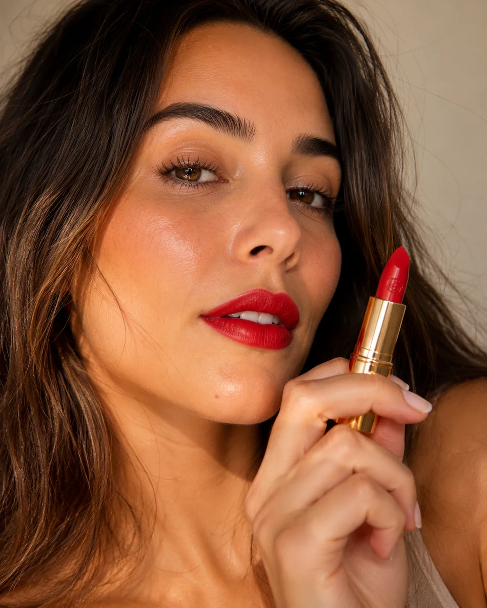Satin Red em destaque