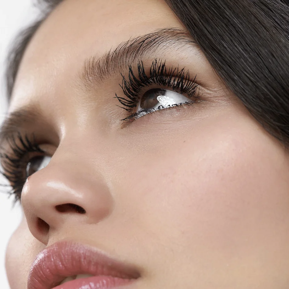 Pestanas com volume intenso após aplicação da máscara Wonder Lash 2 em 1
